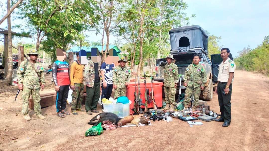 ក្រុមឧក្រិដ្ឋជនបរបាញ់សត្វព្រៃដោយខុសច្បាប់ ត្រូវបានមន្ត្រីអនុរក្សបរិស្ថាន បង្ក្រាបរឹបអូសបានសត្វព្រៃមួយជាច្រើន អាវុធវែងខ្លី ចំនួន០៨ដើម និងចាប់ខ្លួនបាន ចំនួន០៣នាក់