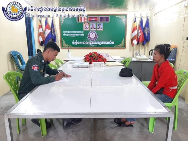 ស្ត្រីជាសន្តិសុខម្នាក់គ្មានលទ្ធភាពរកលុយបង់ធនាគារប៉ុនប៉ងចង..កសម្លា..ប់ខ្លួនត្រូវបានសមត្ថកិច្ចអត្តរាគមន៍ជួយទាន់