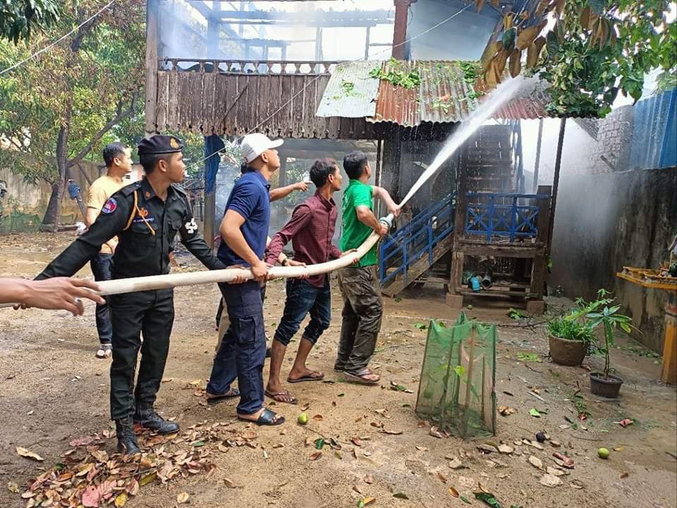 កម្លាំងអន្តរាគមន៍ ជួយពន្លត់អគ្គិភ័យ ករណីកូនដុតផ្ទះឪពុកខ្លួនឯង