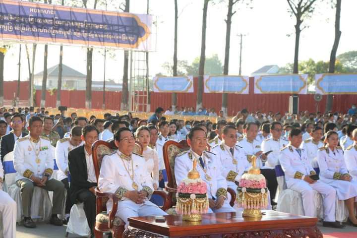 លោកឧត្តមសេនីយ៍ទោ សាត គឹមសាន ដឹកនាំកងកម្លាំងនគរបាលចូលរួមក្នុងព្រះរាជពិធីថ្វាយព្រះពរ ព្រះករុណា ព្រះបាទសម្តេច ព្រះបរមនាថ នរោត្តម សីហមុនី ព្រះមហាក្សត្រ នៃព្រះរាជាណាចក្រកម្ពុជា ក្នុងឱកាសព្រះរាជពិធីបុណ្យចម្រើនព្រះជន្មគម្រប់ ៧០ យាងចូល ៧១ ព្រះវស្សា