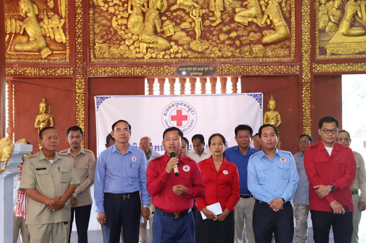 គ្រួសារងាយរងគ្រោះ ចំនួន១០៩គ្រួសារ នៅឃុំយាយម៉ៅពេជ្រនិល ទទួលអំណោយមនុស្សធម៌ពីសាខាកាកបាទក្រហមកម្ពុជា