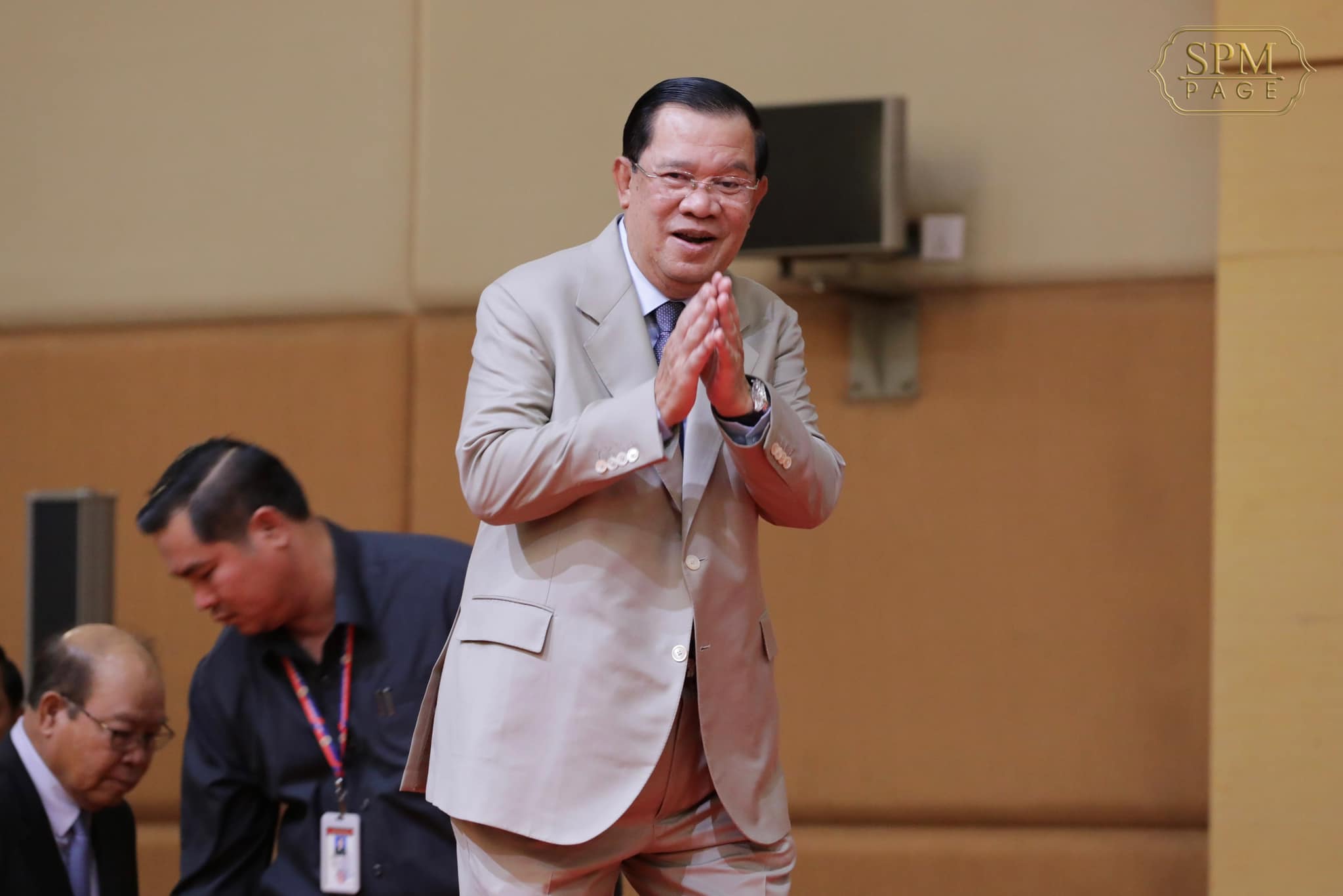 សម្តេចតេជោ ហ៊ុន សែន អញ្ជើញប្រគល់សញ្ញាបត្រ ជូននិស្សិតសុខាភិបាលជាង១ពាន់នាក់