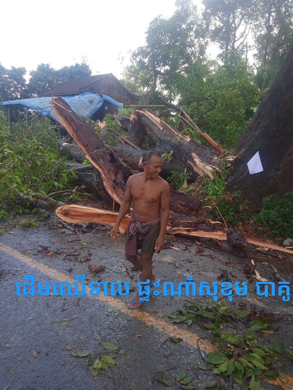 ខ្យល់ព្យុះកន្រ្តាក់បំផ្លាញផ្ទះសម្បែងនិងសម្ភារប្រជាកសិករ១៣គ្រួសារនៅឃុំស្រែស្ដុក