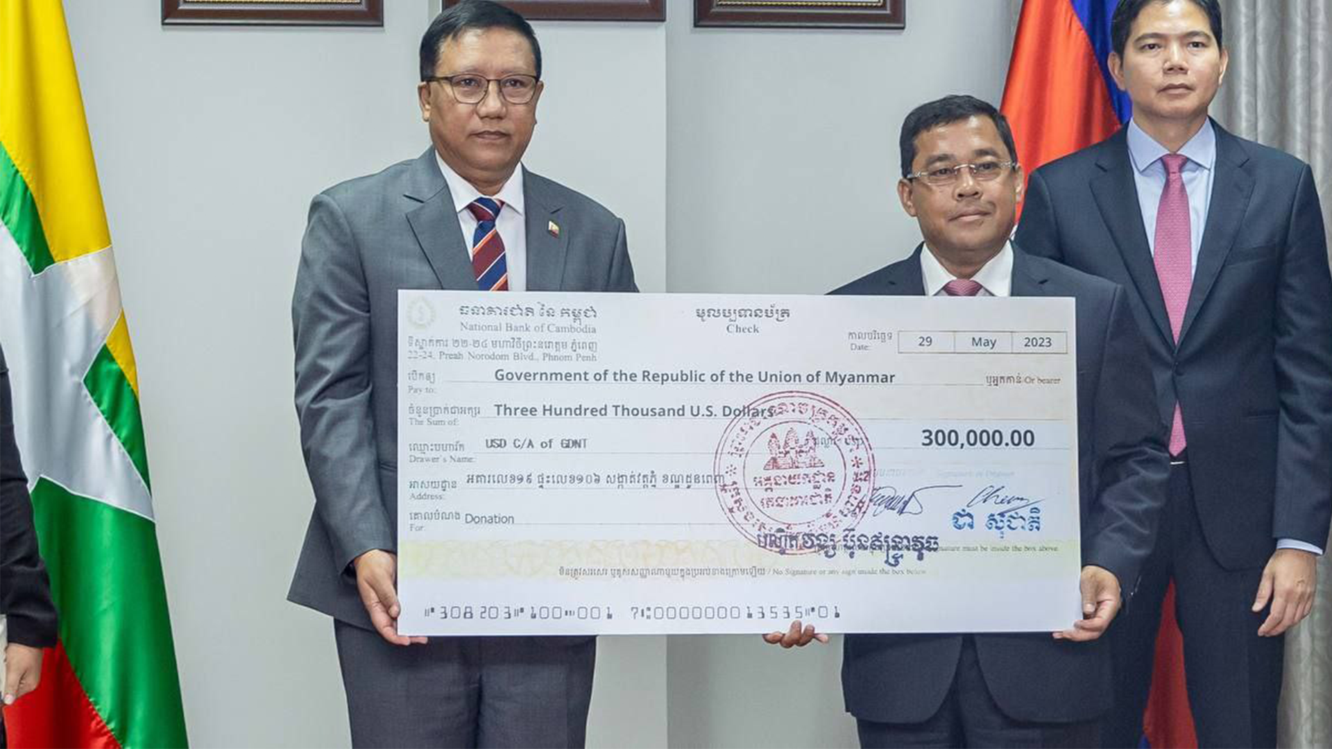 ប្រទេសតូចចិត្តធំ! រាជរដ្ឋាភិបាលកម្ពុជា បរិច្ចាគជំនួយមនុស្សធម៌ ចំនួន ៣សែនដុល្លារអាមេរិក ដល់មីយ៉ាន់ម៉ា ក្នុងការដោះស្រាយផលប៉ះពាល់ នៃគ្រោះមហន្តរាយព្យុះស៊ីក្លូនម៉ូឆា