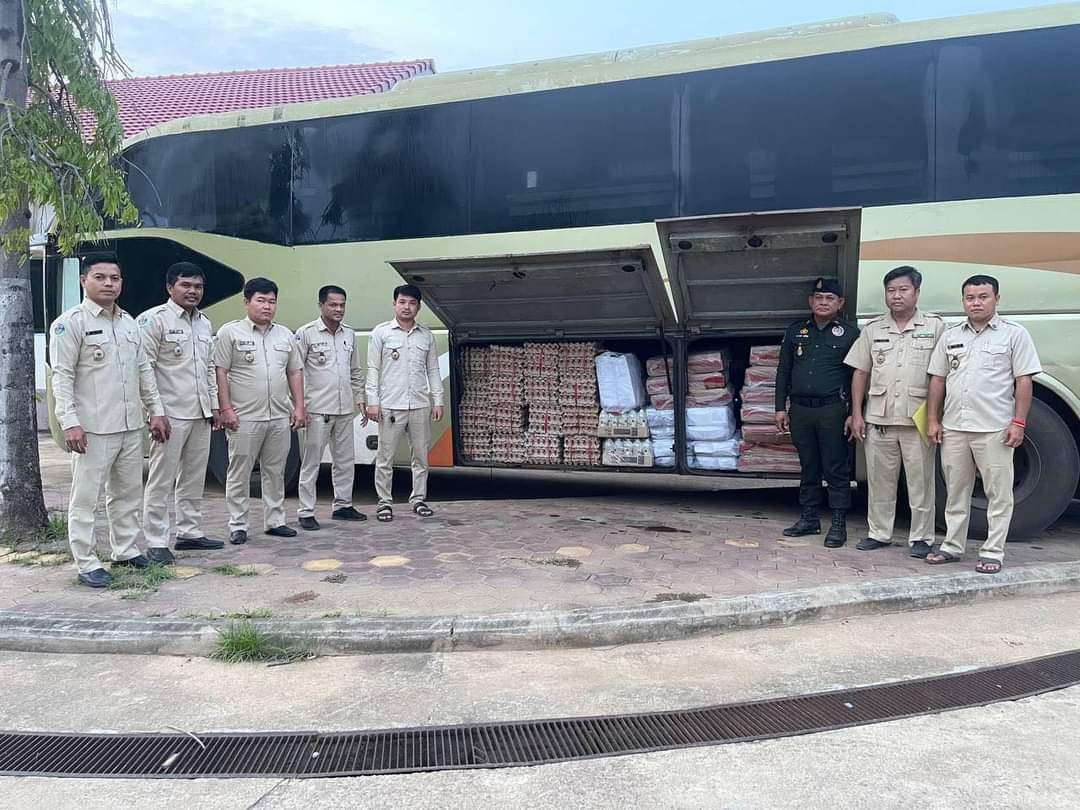 ក្រុមមន្ត្រីពេទ្យសត្វឃាត់រថយន្តក្រុងមួយគ្រឿង បង្កប់ដឹកពងមាន់ ចំនួន ១៥ ០០០គ្រាប់ និងសាច់ជ្រូកបង្កកជាងកន្លះតោន នាំចូលមកពីប្រទេសថៃដោយខុសច្បាប់