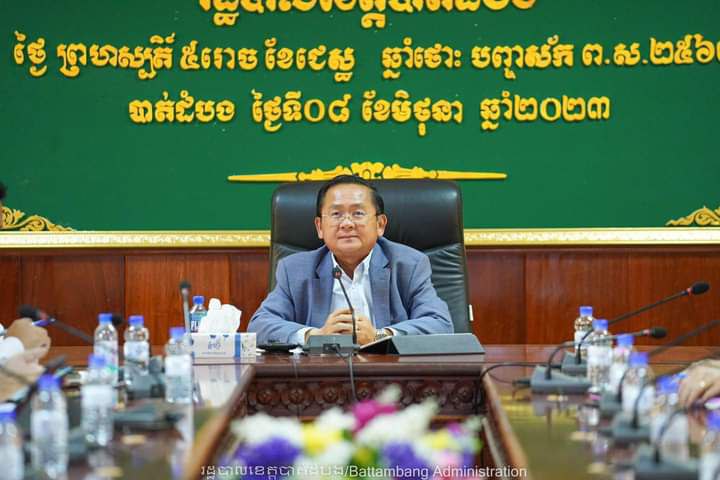 កិច្ចប្រជុំពិភាក្សាការងាររវាងរដ្ឋបាលខេត្តបាត់ដំបង ជាមួយសមាគមអន្តរជាតិអភិបាលក្រុងប្រើប្រាស់ភាសាបារាំង (AIMF) តាមរយៈប្រព័ន្ធបញ្ចូនរូបនិងសម្លេង Zoom