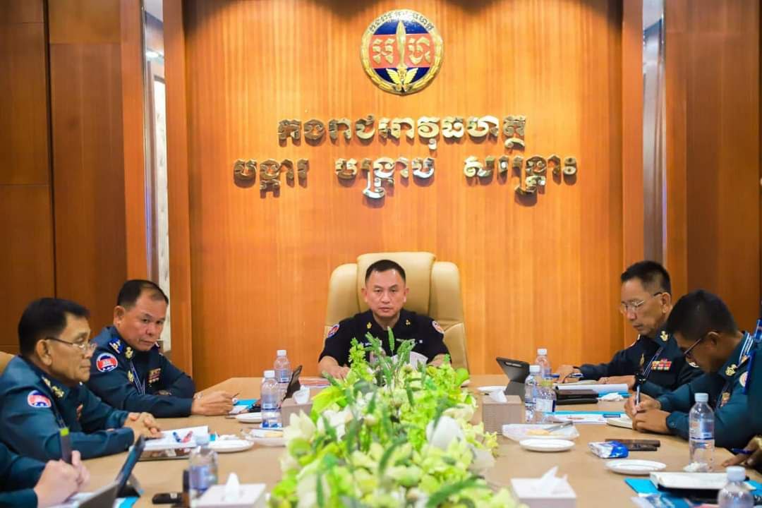 ឧត្តមសេនីយ៍ឯក រ័ត្ន ស្រ៊ាង ប្រជុំត្រួតពិនិត្យផែនការ និងយុទ្ធវិធីរក្សាសណ្តាប់ធ្នាប់ស្តង់ដាថ្មី ដើម្បីត្រៀមដាក់អនុវត្តតាមកាលៈទេសៈជាក់ស្តែង!