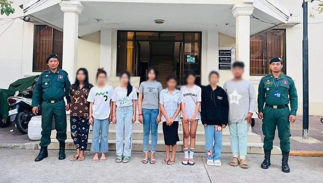 ក្រុមសិស្សវិទ្យាល័យ ជា ស៊ីម សាមគ្គី ចំនួន ០៨នាក់ ដែលវាយតប់គ្នាផ្អើលលើបណ្តាញសង្គមត្រូវបានសមត្ថកិច្ចឃាត់ខ្លួន ដើម្បីធ្វើអប់រំ និងធ្វើកិច្ចសន្យា