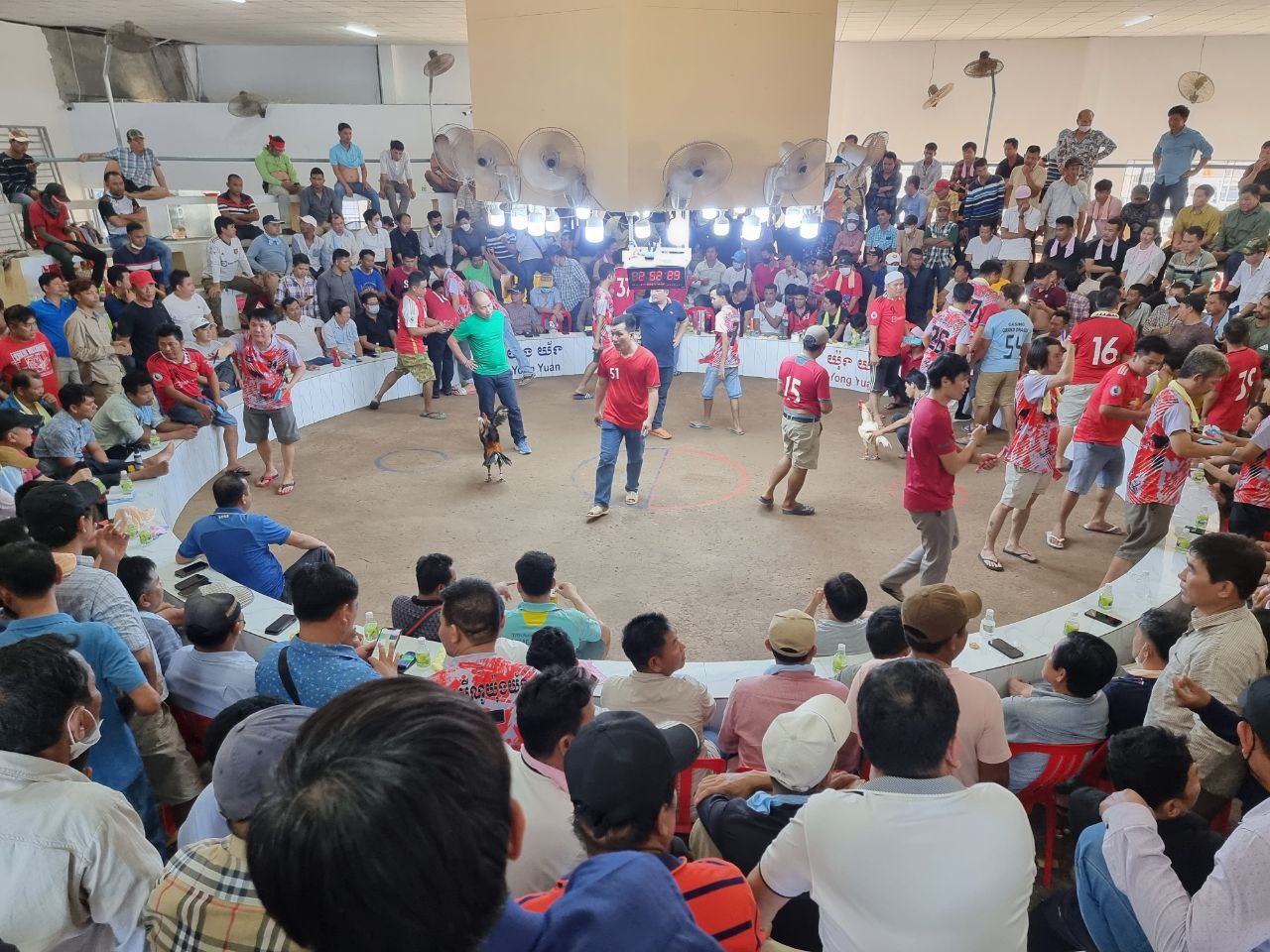 បែកធ្លាយវីដេអូរ កាស៊ីណូយីហោ "យ៉ុង យ័ន" បើកឲ្យពលរដ្ឋខ្មែរចូលលេងជល់មានម៉ាសេរី ផ្ទុយពីបទបញ្ជារបស់ប្រមុខរដ្ឋាភិបាល