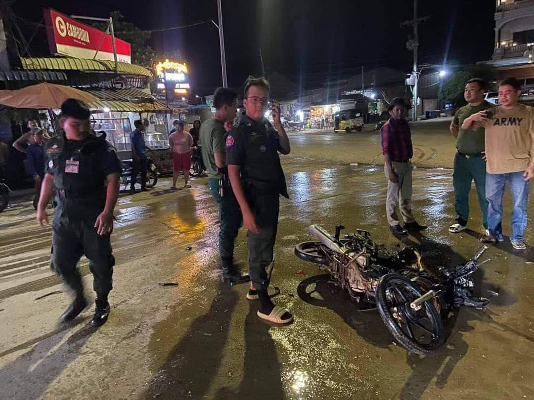 ក្មេងទំនើងជាង ១០នាក់ ជិះម៉ូតូ ចំនួន ០៨គ្រឿង ដេញកាប់ជនរងគ្រោះមិនបានខឹងដុតកម្ទេចម៉ូតូ ០១គ្រឿង
