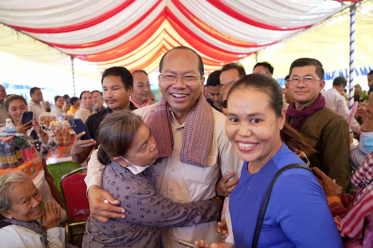 អភិបាលខេត្តកំពត បានអញ្ជើញជួបអតីតយុទ្ធជនជាអ្នកមានគុណបំណាច់ដ៍យ៉ាងធេងដែលបានស្វែងរកសុខសន្តិភាពជាមួយសម្តេចតេជោ