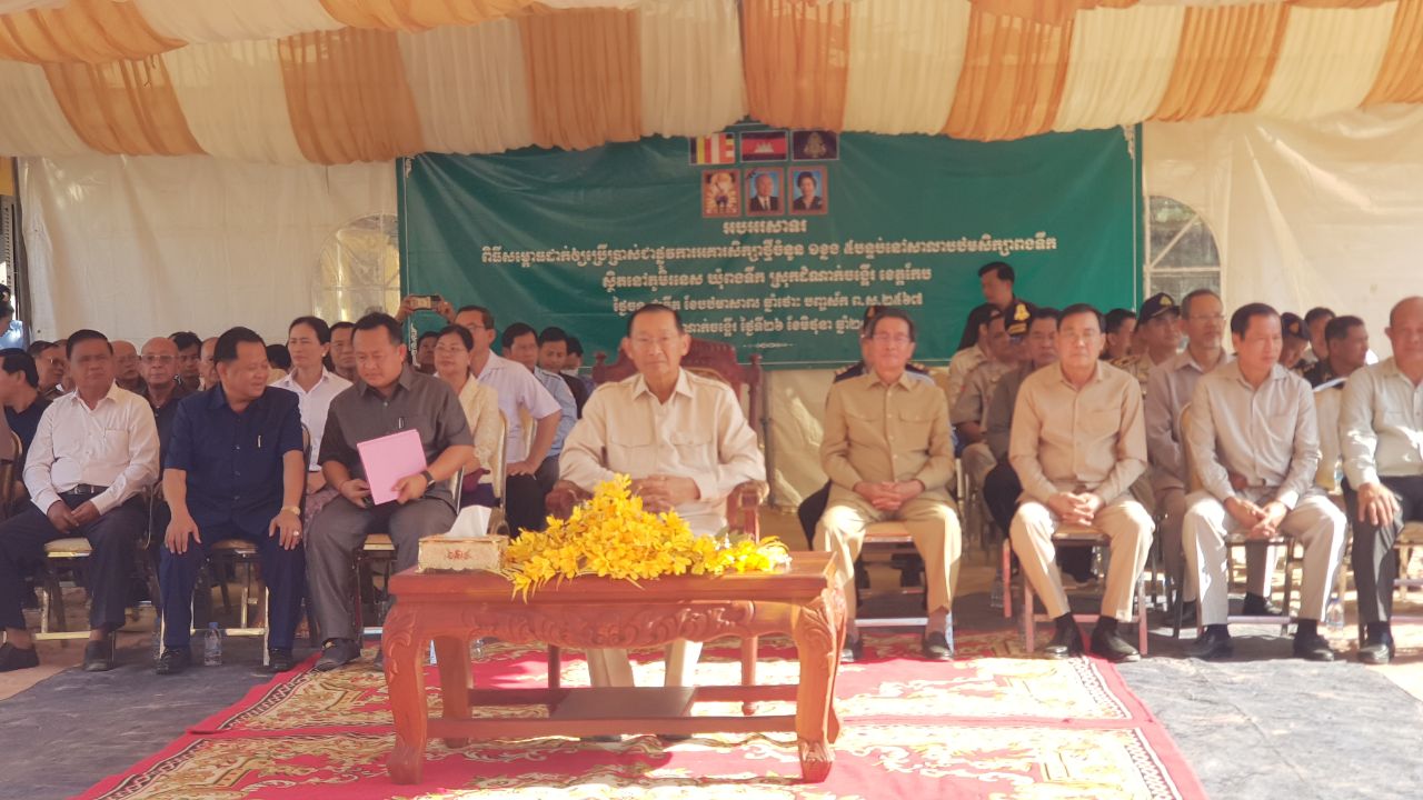 ទេសរដ្ឋមន្រ្តី ចម ប្រសិទ្ធ សម្ពោធអាគារសិក្សាមួយខ្នងមាន៥បន្ទប់ទៀត នៅស្រុកដំណាក់ចង្អើរ