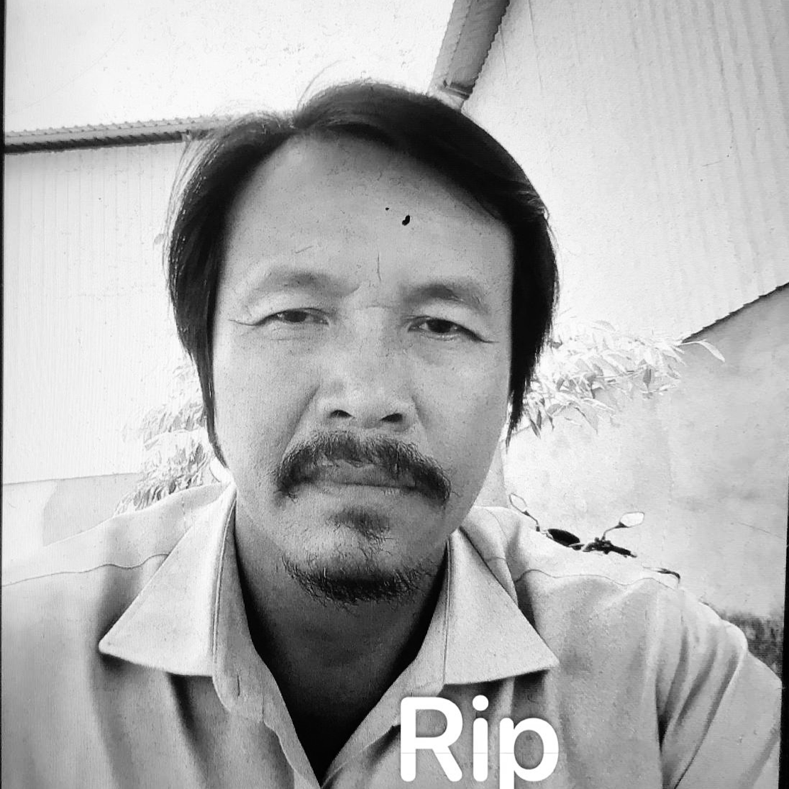 អាណោចអាធ័មណាស់! ជិះម៉ូតូរអិលថ្មចិញ្ចើមផ្លូវបណ្ដាលឱ្យដួលចូលកង់រថយន្តកុងតឺន័រខាងក្រោយកិនស្លាប់មួយរំពេច