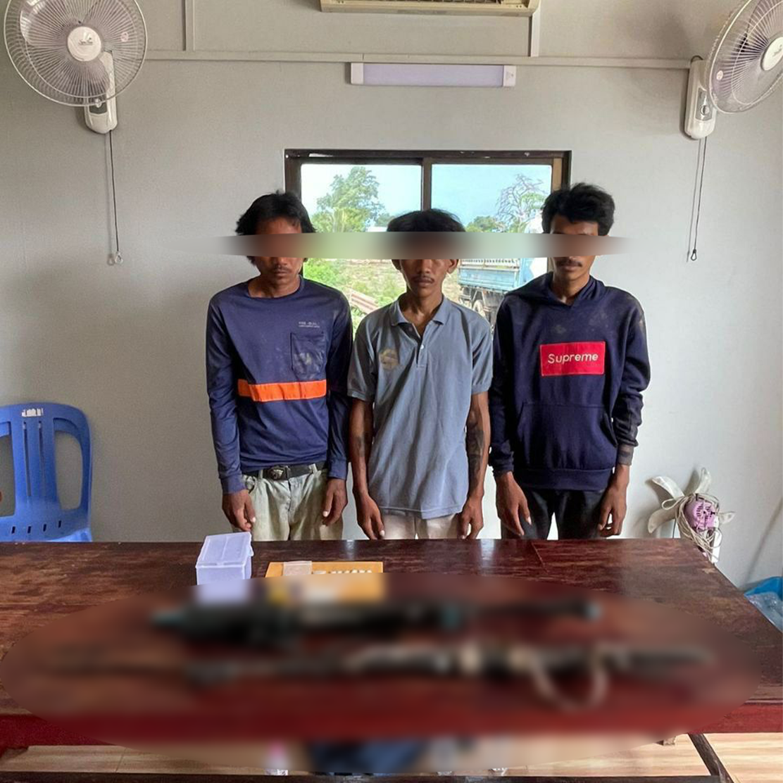 ជនសង្ស័យជាមុខសញ្ញាជួញដូរនិងប្រើប្រាស់គ្រឿងញៀន០៣នាក់ត្រូវនគរបាល ស្រុកស្វាយចេកបញ្ជូនទៅស្នងការខេត្ត
