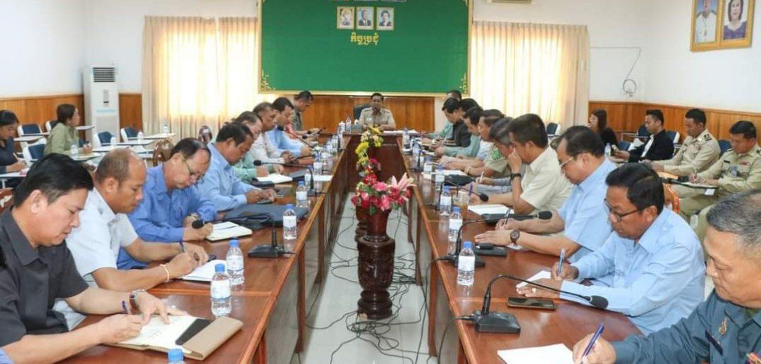 រដ្ឋបាលខេត្តរតនគិរីបើកកិច្ចប្រជុំ ដើម្បីពិភាក្សាអំពីបញ្ហាស្ថានភាពសុខមាលភាពរបស់កម្មករនៅក្រុមហ៊ុនថាកូស្រុកកូនមុំ ខណៈចំនួនកម្មករស្លាប់កើនឡើងដល់៩នាក់កិច្ចប្រជុំបន្ទាន់នេះធ្វើឡើងនៅសាលប្រជុំសាលាខេត្ត