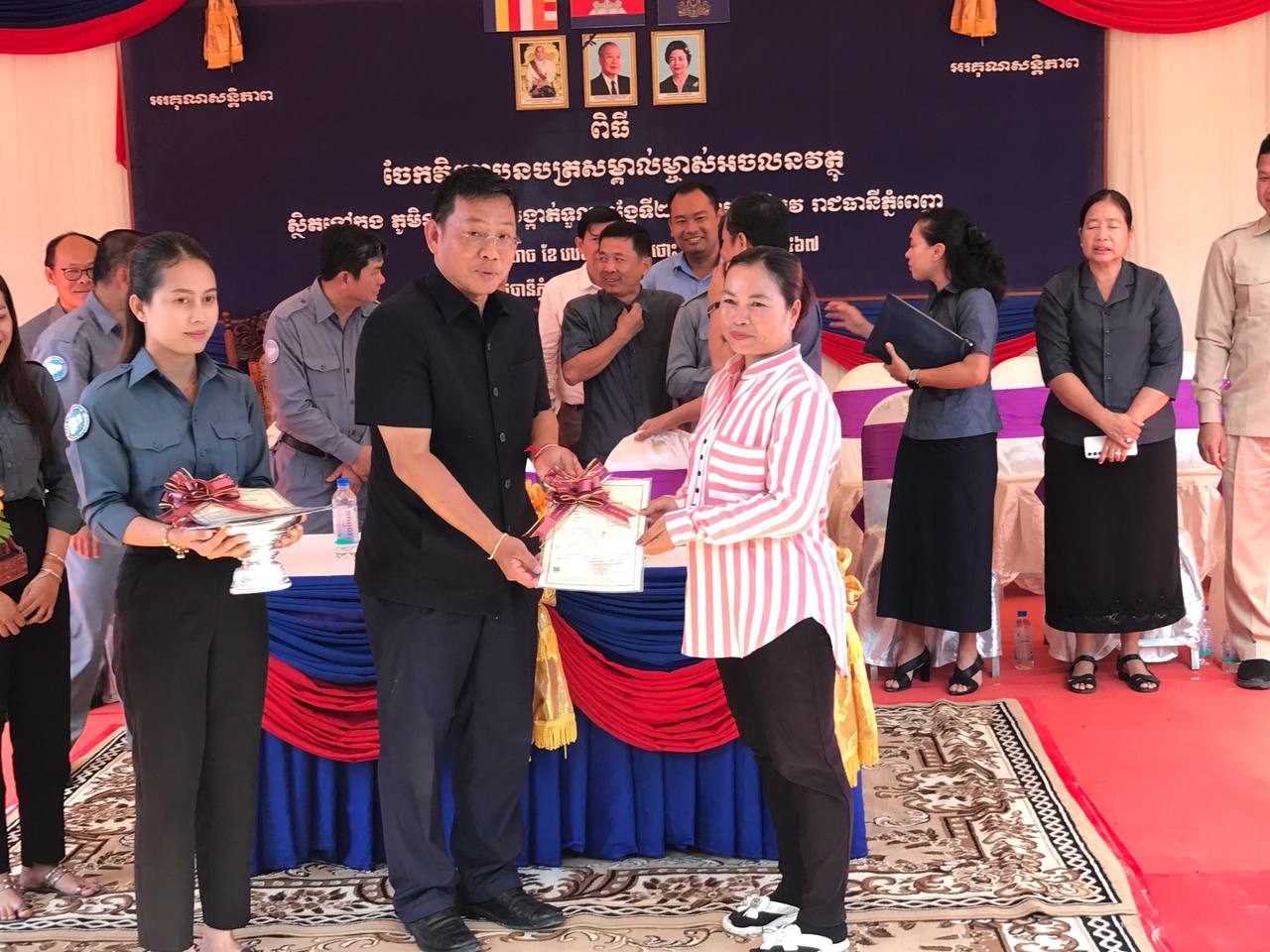 រដ្ឋបាលរាជធានីភ្នំពេញ ផ្ដល់វិញ្ញាបនបត្រសម្គាល់ម្ចាស់អចលនវត្ថុ ជូនប្រជាពលរដ្ឋចំនួន២០៦គ្រួសារ នៅក្នុងសង្កាត់ទូលសង្កែទី២ ខណ្ឌឬស្សីកែវ