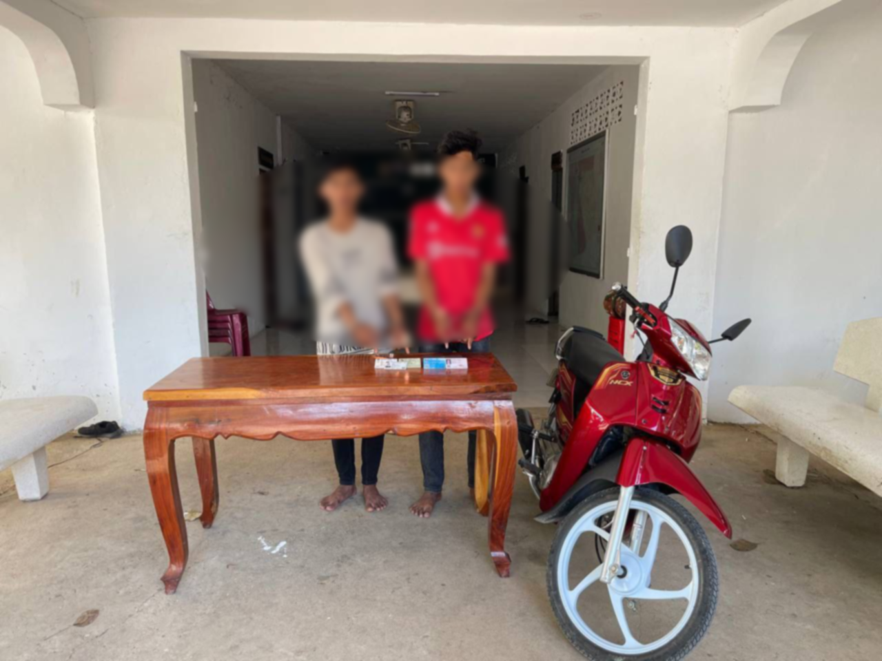 នគបាលក្រុងប៉ៃលិនចុះស្រាវជ្រាវឃាត់ខ្លួនជនសង្ស័យ២នាក់ករណីលួចកាបូបប្រាក់និងសម្ភារ:ផ្សេងៗ