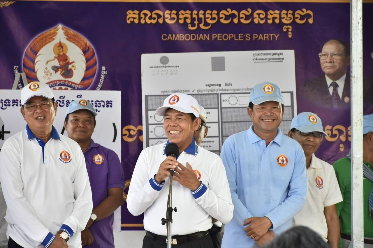 លោក អ៉ី .ឈាន បន្តចុះជួបសំណេះសំណាលសួរសុខទុក្ខ និងផ្សព្វផ្សាយពីគោលនយោបាយរបស់គណបក្ស ដល់សមាជិក សមាជិការបក្ស នៅឃុំស្ទឹងកាច់