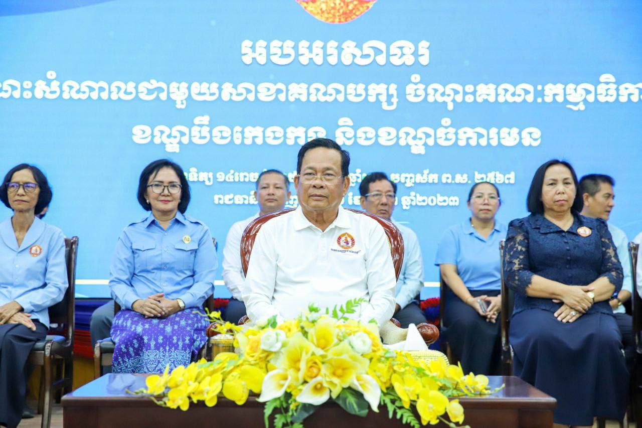 លោកបណ្ឌិត អ៉ិត សំហេង ណែនាំដល់ក្រុមការងារបក្សជួយសម្រួលដល់ពលរដ្ឋណាដែលមិនទាន់មានអត្តសញ្ញាណប័ណ្ណ ប្រើប្រាស់សម្រាប់ការបោះឆ្នោត
