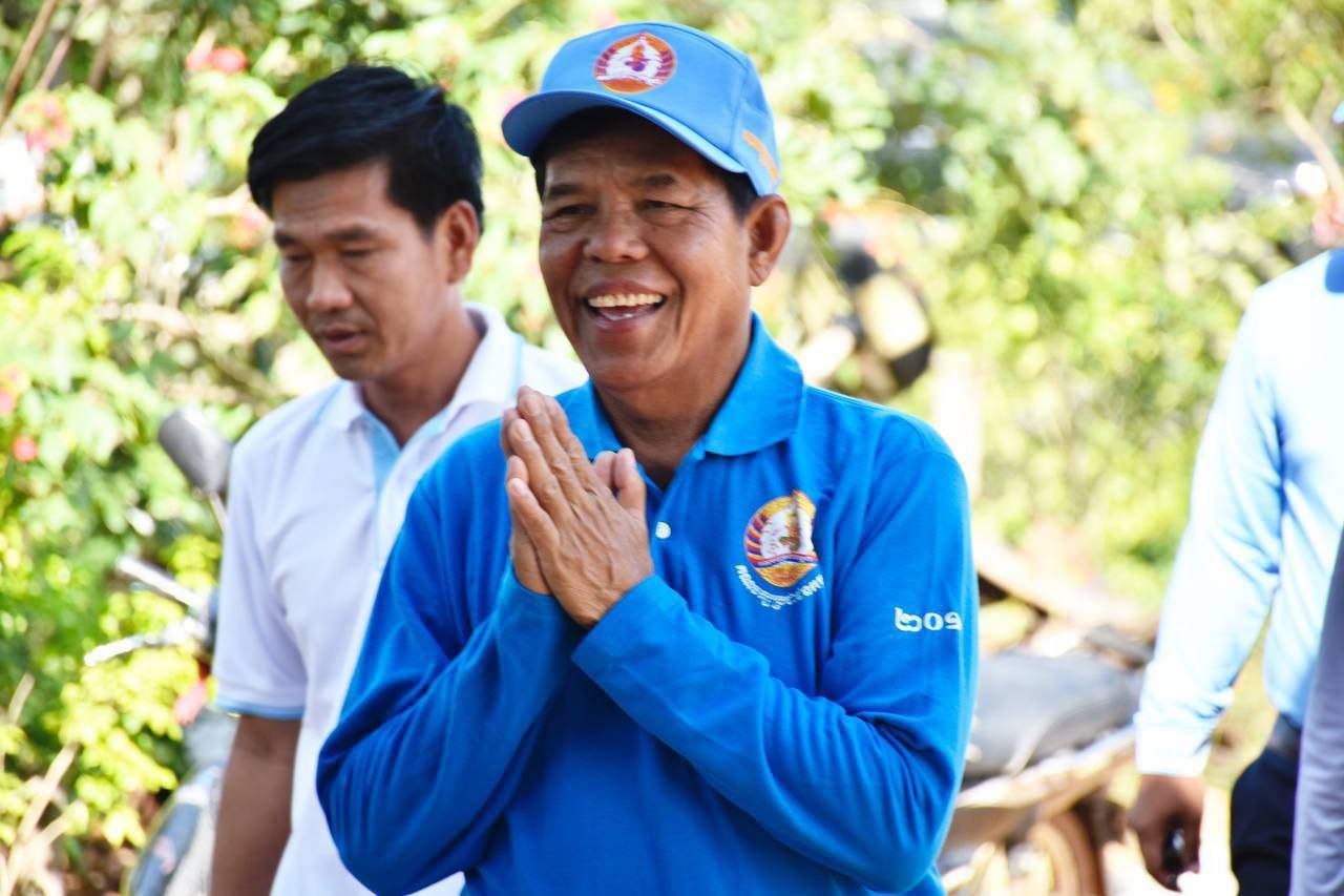 ឯកឧត្តម អ៉ី ឈាន បន្តឃោសនារកសំឡេងឆ្នោត និងបង្រៀនគូសសន្លឹកឆ្នោតតាមខ្នងផ្ទះ នៅឃុំស្ទឹងត្រង់