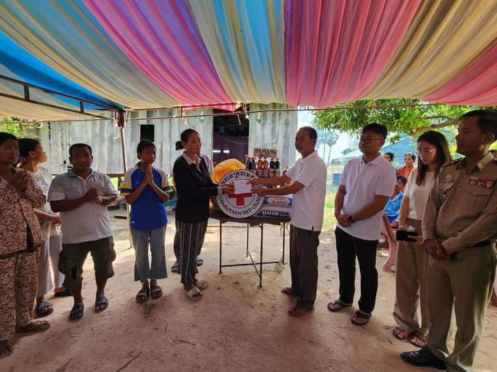 អាជ្ញាធរស្រុក ស្ទោង អំពាវនាវដល់ប្រជាពលរដ្ឋសូមមានការប្រុងប្រយ័ត្នខ្ពស់ចំពោះបាតុភូតខ្យល់កន្ត្រាក់ និងភ្លៀងផ្គររន្ទះ!