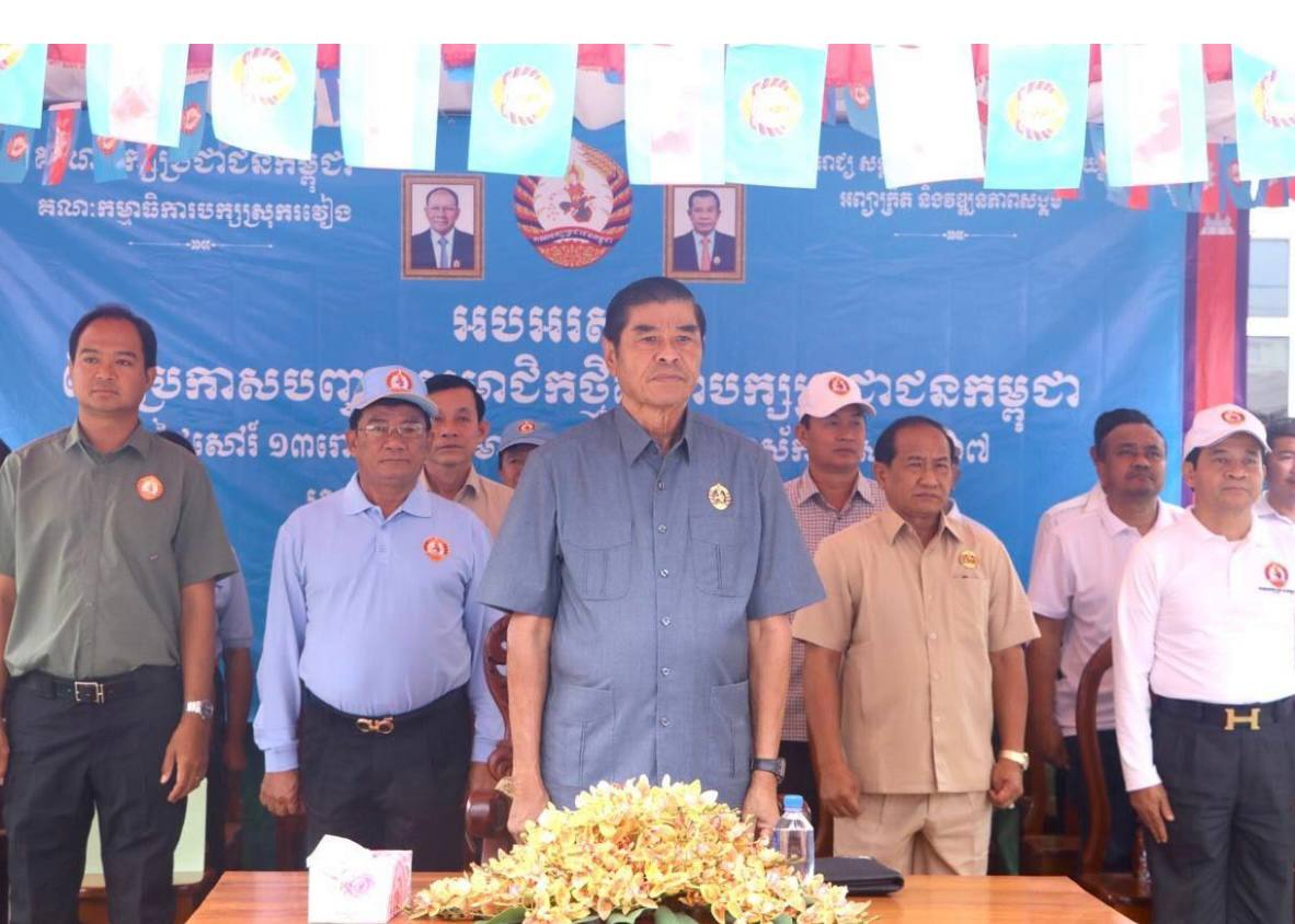 អតីតសមាជិកគណបក្សភ្លើងទៀន និងបក្សនយោបាយ៣ទៀត ត្រូវបានប្រកាសបញ្ចូលជាសមាជិកថ្មីគណបក្សប្រជាជនជាង១០០០នាក់ នៅស្រុករៀង ខេត្តព្រះវិហារ