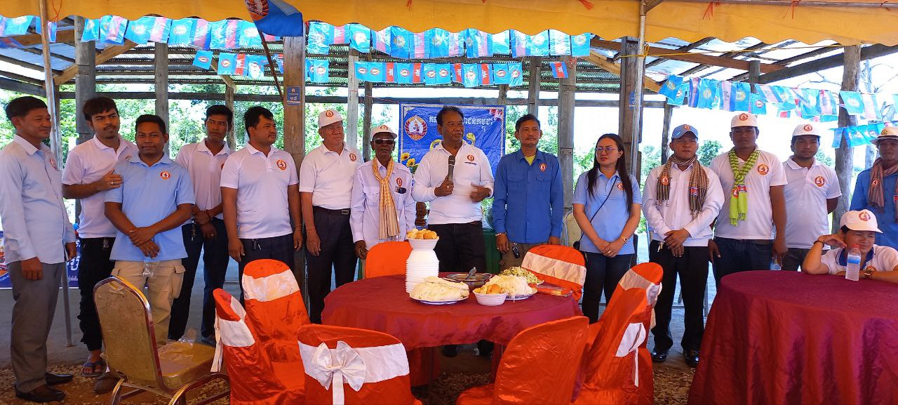 ក្រុមការងារចុះពង្រឹងមូលដ្ឋានភូមិបឹងអារក្ស ឃុំអំពិលប្រាំដើម អញ្ជើញសម្ពោធស្នាក់ការគណបក្សភូមិ និងអាហារសាមគ្គីក្នុងបរិយាកាសសប្បាយរីករាយក្រៃលេង