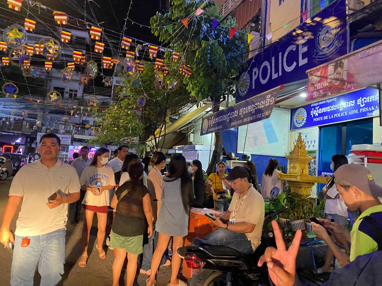 ប្រជាពលរដ្ឋនាំគ្នាឃាត់ខ្លួនបុរសម្នាក់ ដោយសង្ស័យជាមុខសញ្ញាប្លន់នារីៗធ្វើការពេលយប់ដោយវិធីល្បួងឡើងរថយន្តរបស់ខ្លួន