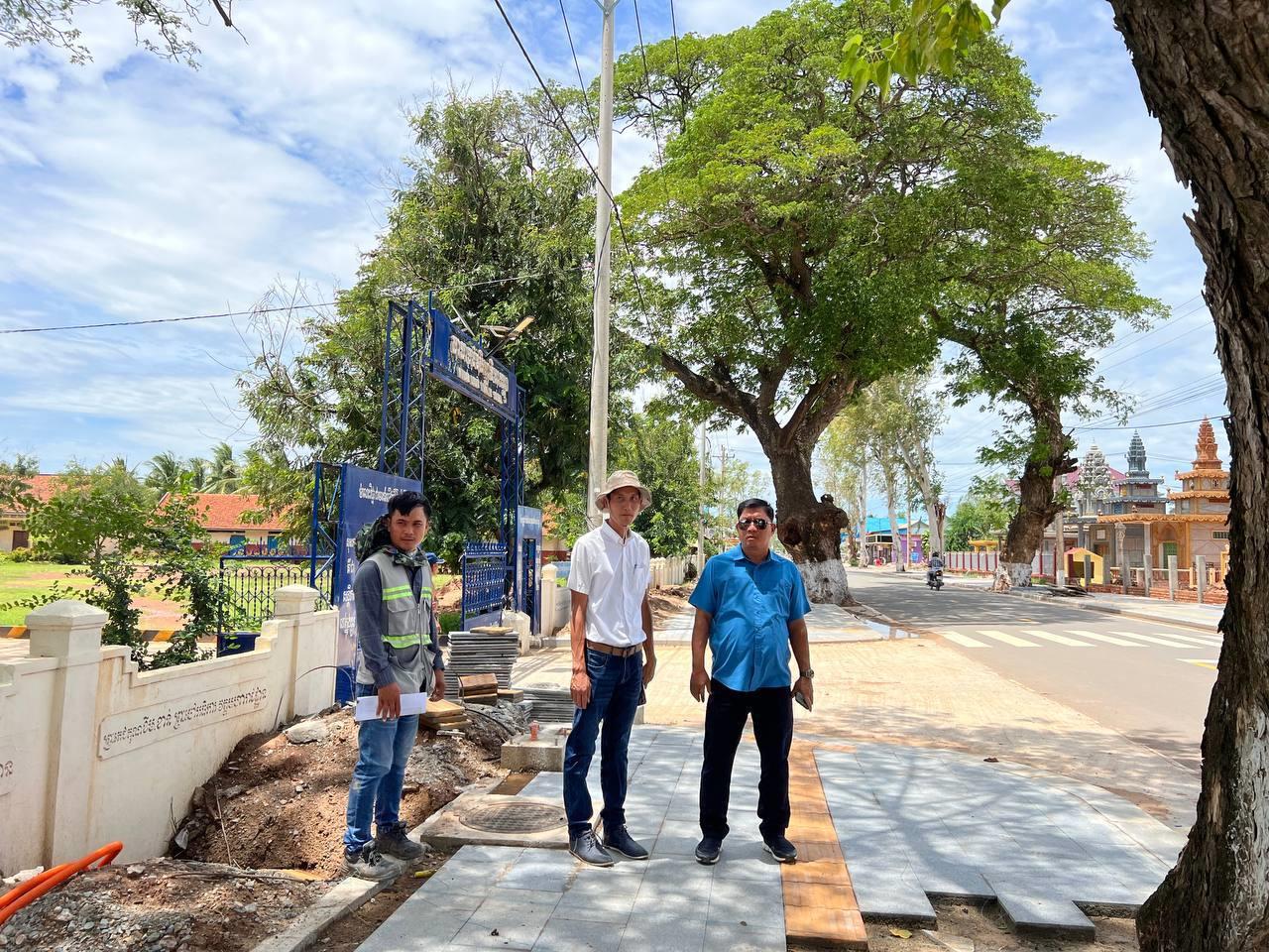 រដ្ឋបាលខេត្តកណ្ដាល ជំរុញឲ្យក្រុមហ៊ុនដែលទទួលដាក់លូ និងការរៀបចិញ្ចើមផ្លូវថ្មើរជើង ត្រូវពន្លឿនការសាងសង់ឲ្យបានទាន់ពេលវេលាតាមការកំណត់ និងតាមបទដ្ឋានបច្ចេកទេសឲ្យបានល្អ