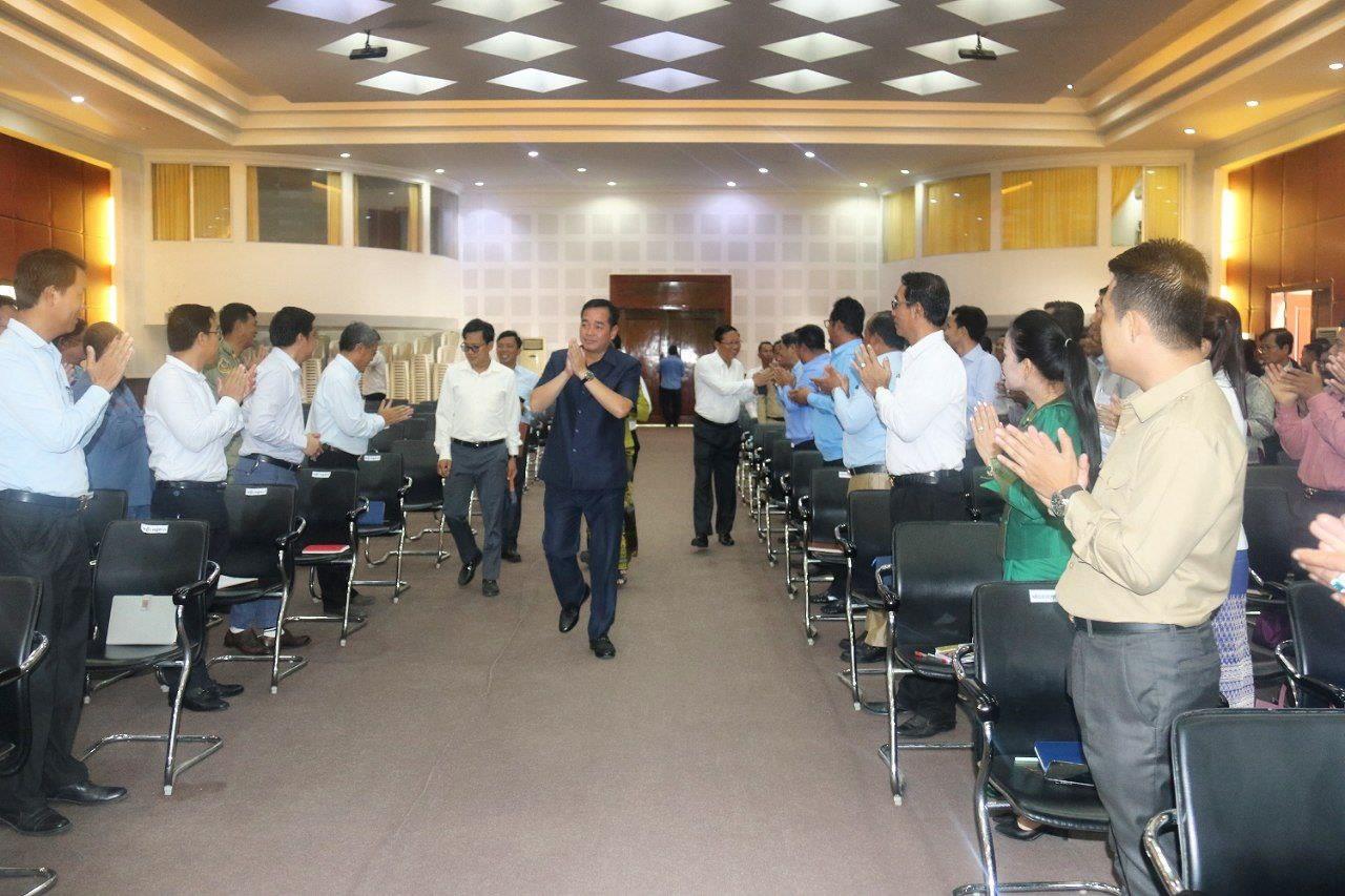 អភិបាលខេត្តកំពង់ចាម ជំរុញឱ្យគណៈបញ្ជាការឯកភាព រដ្ឋបាលក្រុង ស្រុក បង្ក្រាបបទល្មើសនានា ដែលកើតមានក្នុងមូលដ្ឋានរបស់ខ្លួន