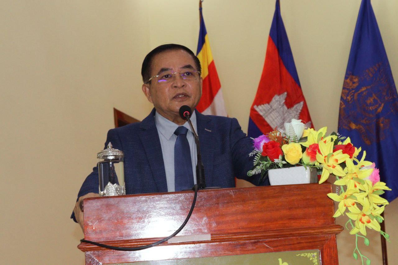 អភិបាលខេត្តស្វាយរៀង ក្រើនរំលឹកមន្ត្រីសុខាភិបាលត្រូវគោរពក្រមសីលធម៌វិជ្ជាជីវៈ និងខិតខំកែលម្អគុណភាពសេវា ដោយមានបែងចែកវេនប្រចាំការ ២៤ម៉ោង លើ២៤ម៉ោង