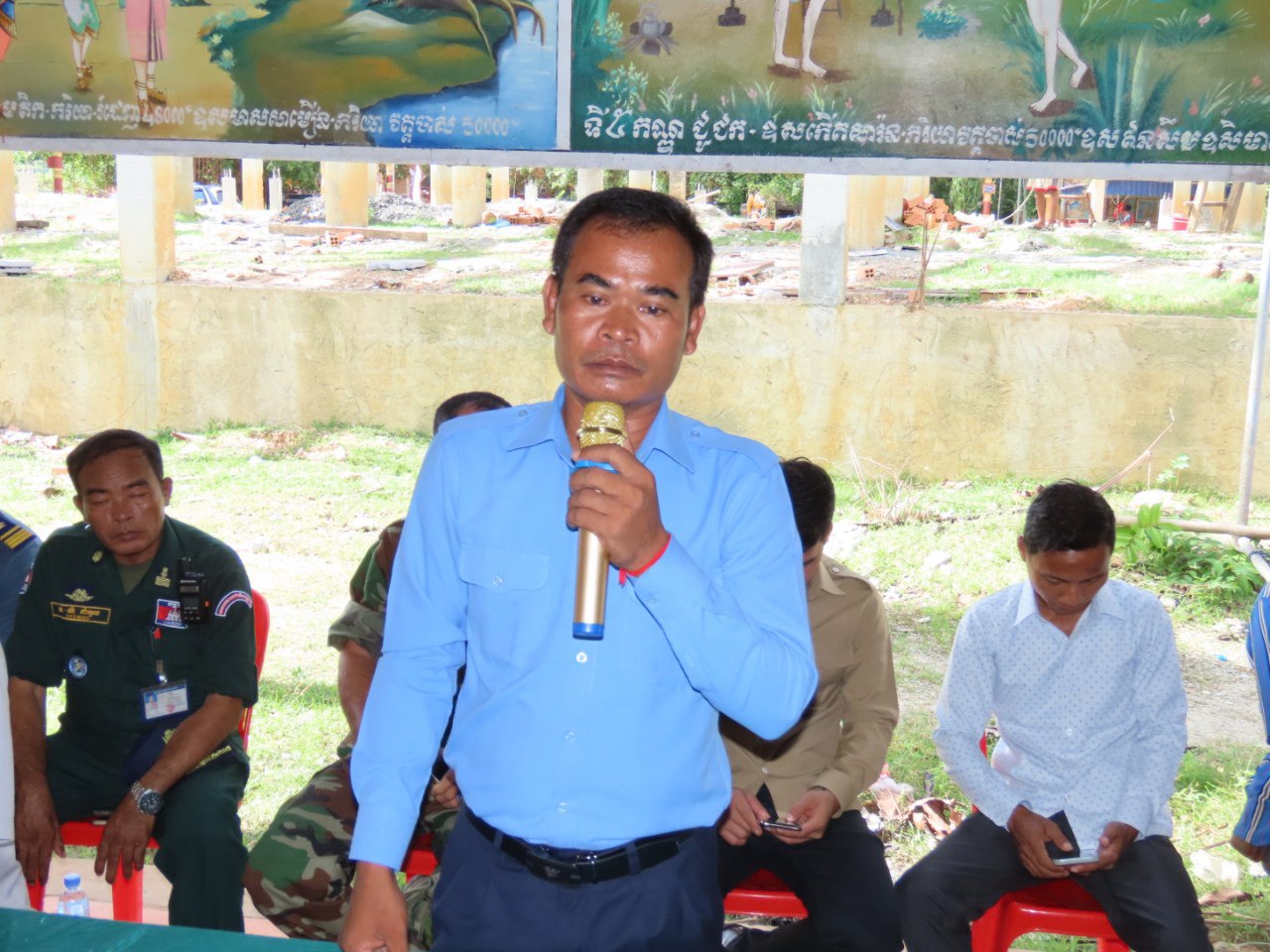 ប្រជាពលរដ្ឋសប្បាយចិត្តនិងសាទរ!បើកការដ្ឋានវសាងសង់គម្រោងកែលម្អផ្លូវដីក្រាលថ្មបំបែកប្រវែង១៨គីឡូម៉ែត្រនៅឃុំ ត្រពាំងស្តៅ ស្រុករមាសហែក