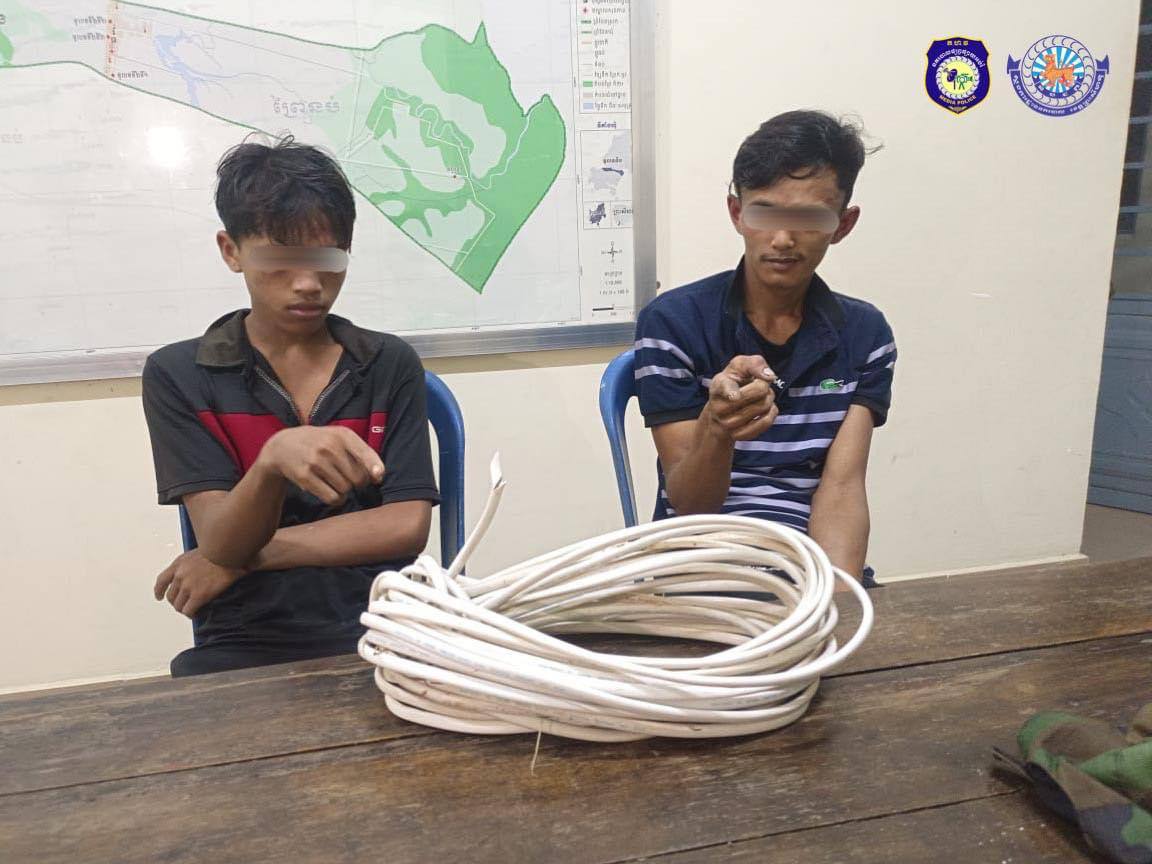 នគរបាលខេត្តព្រះសីហនុ បង្ហាញមុខជាសាធារណៈក្រុមចោរលួចខ្សែភ្លើងនៅឃុំទួលទទឹង ក្រោយស្រាវជ្រាវបង្រ្កាបបាន
