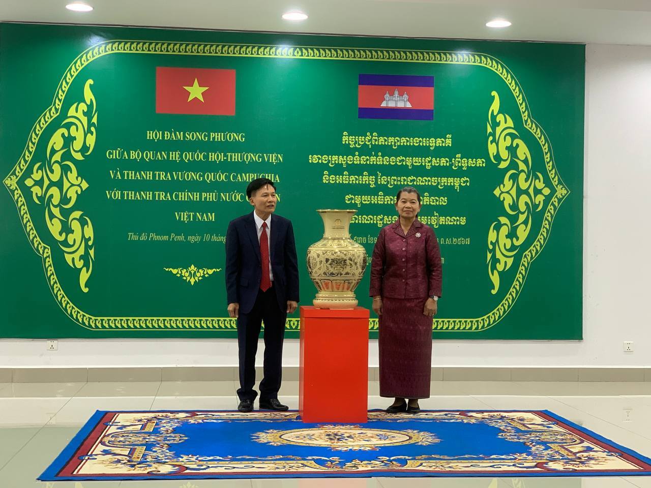 សម្តេចកិត្តិសង្គហបណ្ឌិត ម៉ែន សំអន ៖ ទទួលជួប សមាជិកអធិការកិច្ចវៀតណាម ដើម្បីជំរុញវិស័យអធិការកិច្ចឱ្យកាន់តែមានប្រសិទ្ធភាពរវាងប្រទេសទាំង២ឲ្យកាន់តែល្អប្រសើរជាងមុន