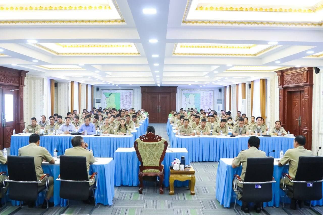 អភិបាលខេត្តប៉ៃលិន សំណេះសំណាលជាមួយថ្នាក់ដឹកនាំ មន្រ្តីរាជការ នៃរដ្ឋបាលខេត្ត ដើម្បីពង្រឹងការអនុវត្តន៍តួនាទីភារកិច្ច និងប្រសិទ្ធភាពការងារ