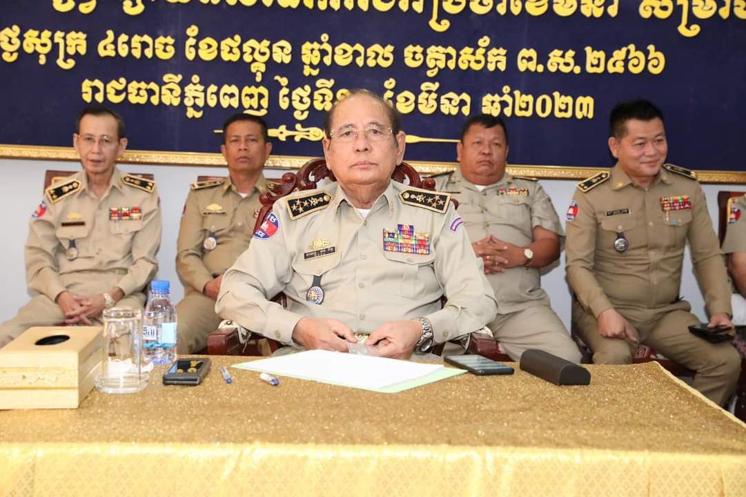 នាយឧត្ដមសេនិយ៍ ម៉ក់ ជីតូ អគ្គស្នងការងនគរបាលជាតិ ប្រកាសតាមចាប់ជនល្មើស ហើយឆបោកជា ជំនួយការ កូនធម៌