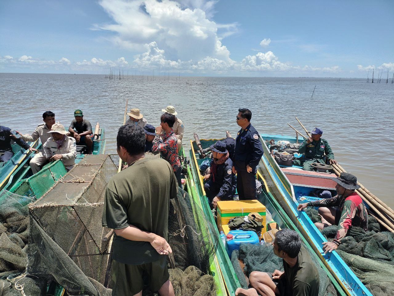 អាជ្ញាធរថ្នាក់ជាតិ និងក្រោមជាតិ ចុះអធិការកិច្ច ច្រឹបតម្រឹមរបាំងសាច់អួនខុសក្រឡា នឹងលើសប្រវែងកំណត់ បឹងទន្លេសាប