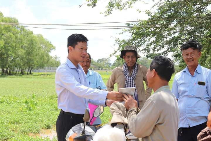 លោកអភិបាលក្រុងស្វាយរៀងលើកទឹកចិត្តដល់បងប្អូនប្រជាកសិករ នាំគ្នាដាំបន្លែ និងមុខរបរចិញ្ចឹមសត្វនានាបន្ថែមទៀតក្នុងការដោះស្រាយជីវភាពប្រចាំថ្ងៃ