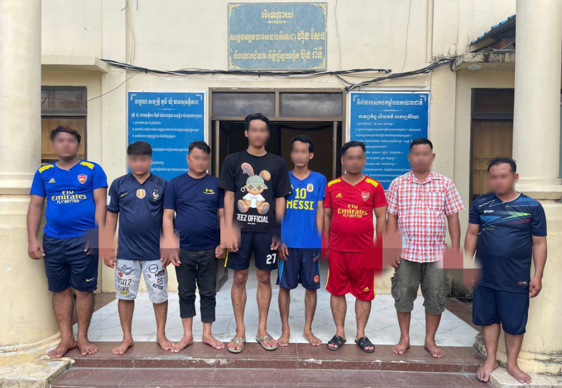 បង្ហាញមុខជនសង្ស័យ០៨នាក់មុនបញ្ជូនទៅតុលាការ ពាក់ព័ន្ធករណីលួចក្រណាត់រោងចក្រ គិតជាទឹកប្រាក់ ៣២.០០០ដុល្លារ