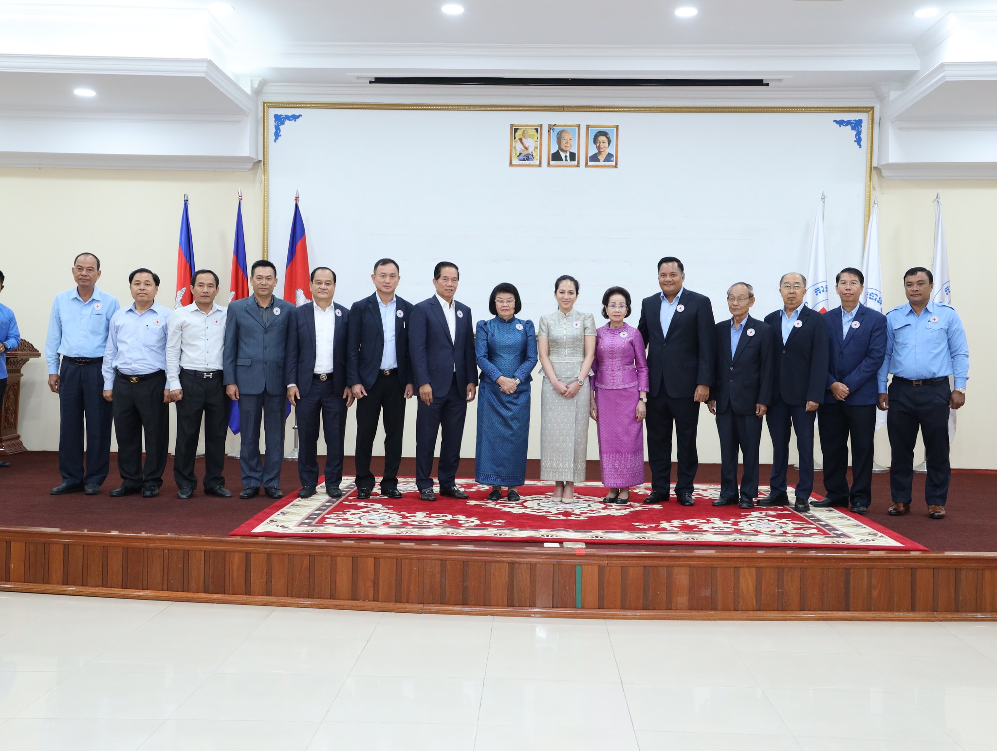 លោកជំទាវកិត្តិសង្គហបណ្ឌិត ឃួន សុដារី អនុប្រធានកាកបាទក្រហមកម្ពជា នៅថ្ងៃទី ២៥ ខែសីហា ឆ្នាំ២០២៣នេះ បានអញ្ជើញជាអធិបតីភាពដឹកនាំកិច្ចប្រជុំ ដើម្បីត្រៀមរៀបចំមហាសន្និបាតកាកបាទក្រហមកម្ពុជា អាណត្តិទី៧ ដែលនឹងប្រារព្ធធ្វើនៅថ្ងៃទី១៥ ខែឆ្នូ ឆ្នាំ២០២៣ខាងមុខនេះ។