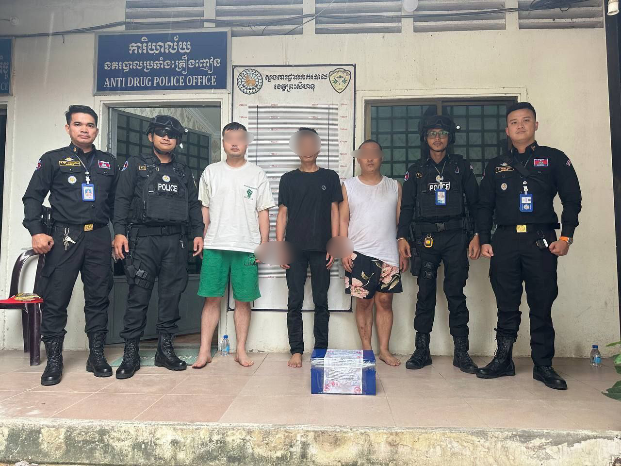 កម្លាំងជំនាញ មន្ទីរប្រឆាំងគ្រឿងញៀន ឃាត់ខ្លួនជនជាតិចិន ចំនួន ០៣នាក់ ករណីជួញដូរដោយខុសច្បាប់នូវសារធាតុញៀន