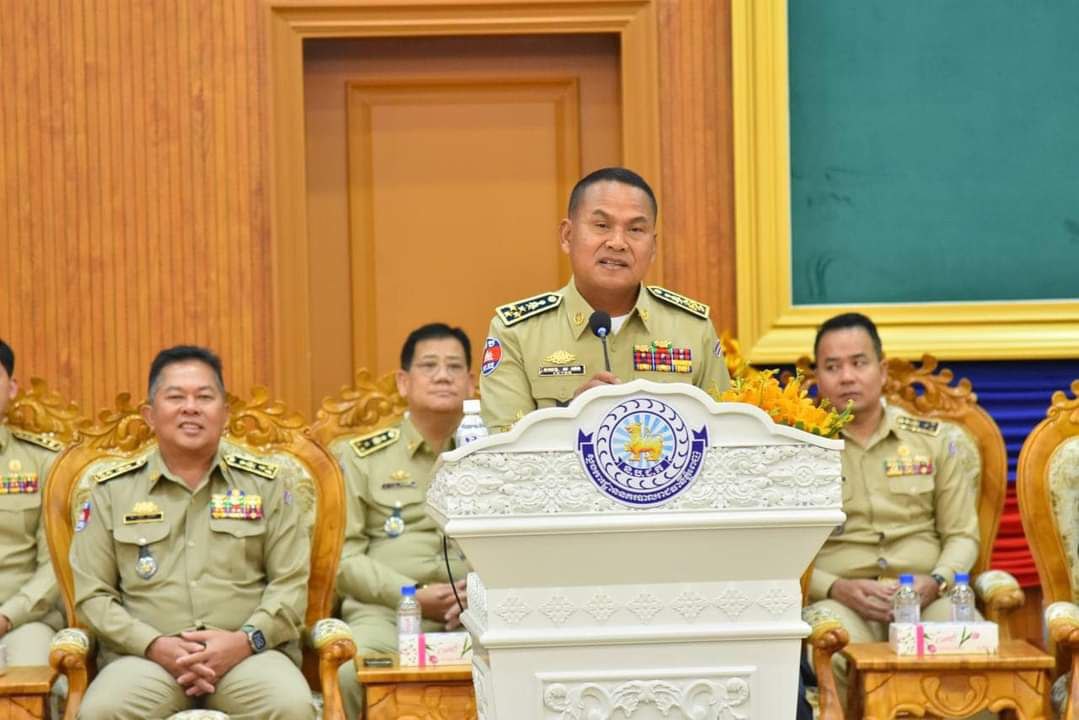 នាយឧត្តមសេនីយ៍ ស ថេត “លោកស្នងការនគរបាលរាជធានី-ខេត្តទាំងអស់ ត្រូវធ្វើការត្រួតពិនិត្យគ្រប់ប៉ុស្តិ៍ទាំងអស់ទូទាំងប្រទេស ត្រូវបើកទ្វារ ២៤ម៉/២៤ម៉ និងមានមន្ត្រីប្រចាំការ ដើម្បីទទួលបណ្តឹងពីប្រជាពលរដ្ឋ