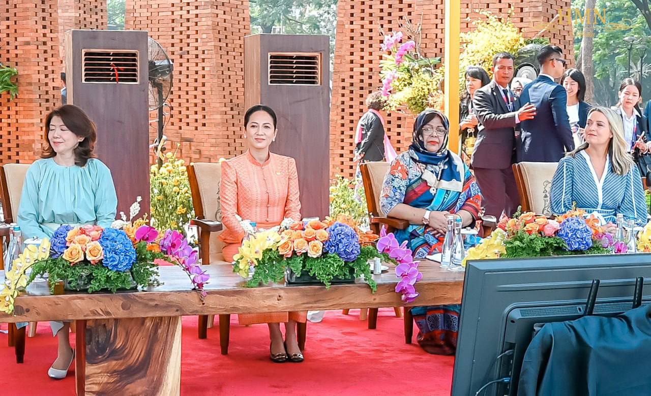 លោកជំទាវ ពេជ ចន្ទមុន្នី ហ៊ុនម៉ាណែត អញ្ជើញចូលរួមកម្មវិធីសម្រាប់ភរិយាថ្នាក់ដឹកនាំជាន់ខ្ពស់ នៃបណ្តាប្រទេសអាស៊ាន និងដៃគូអាស៊ាន