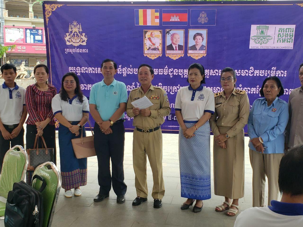 រដ្ឋបាលក្រុងសិរីសោភ័ណ ចុះប្រកាសផ្សព្វផ្សាយ និងធ្វើប័ណ្ណសមធម៍ជិតផុតសុពលភាព ដល់បុគ្គលបម្រើការសេវាកំសាន្តក្រៅប្រពន្ធ