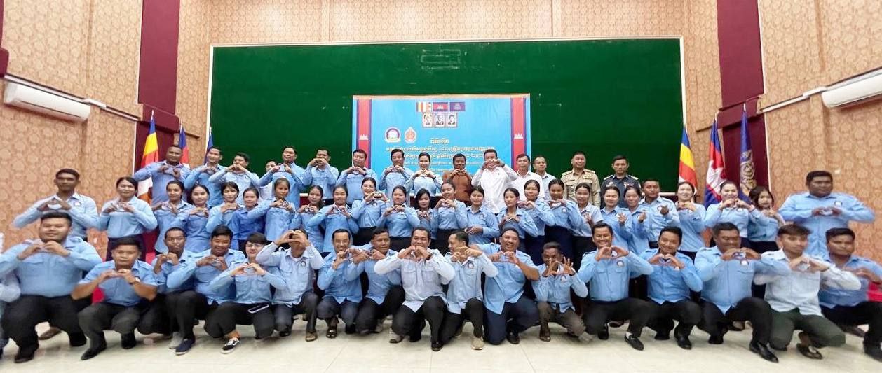 លោកជំទាវ អភិបាលខេត្តប៉ៃលិនក្នុងប្រកាសផ្តល់រង្វាន់លើកទឹកចិត្ត សម្រាប់សិស្សានុសិស្សប្រឡងមធ្យមសិក្សាទុតិយភូមិ ទទួលបាននិទ្ទេសល្អ