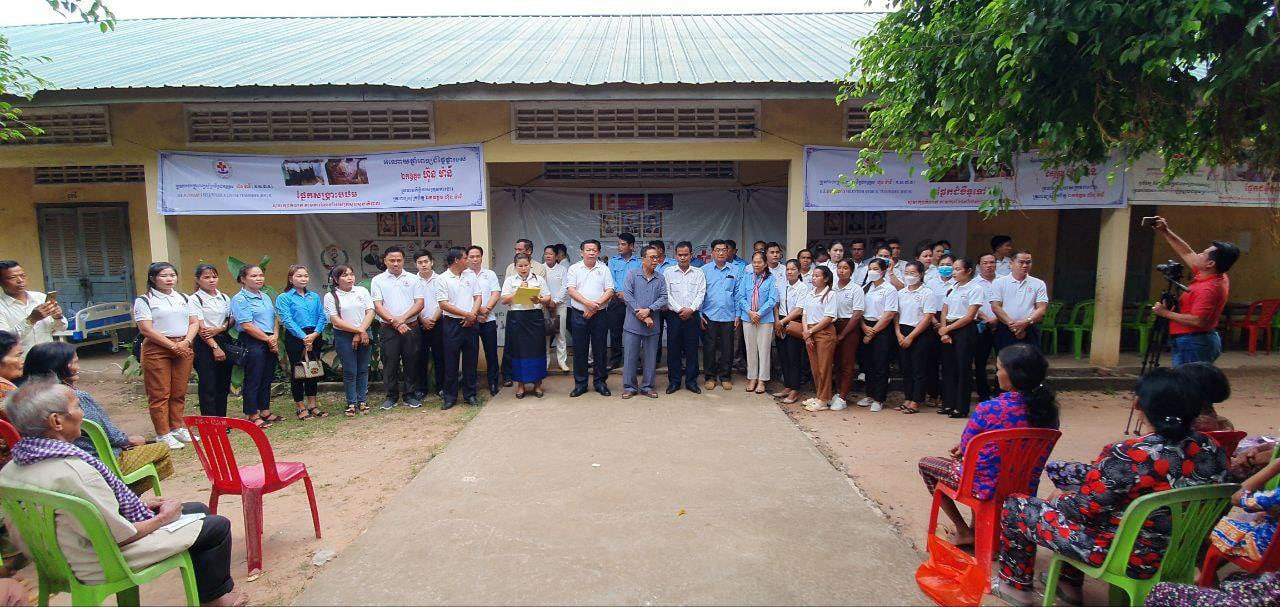ក្រុមការងារគ្រូពេទ្យស្ម័គ្រចិត្ត លោក ហ៊ុន ម៉ានី សហការជាមួយក្រុមគ្រូពេទ្យមន្ទីរសុខាភិបាល ខេត្តស្វាយរៀង បន្តពិនិត្យ និងព្យាបាលជំងឺ ជូនពលរដ្ឋដោយគិតថ្លៃ នៅស្រុករមាសហែក