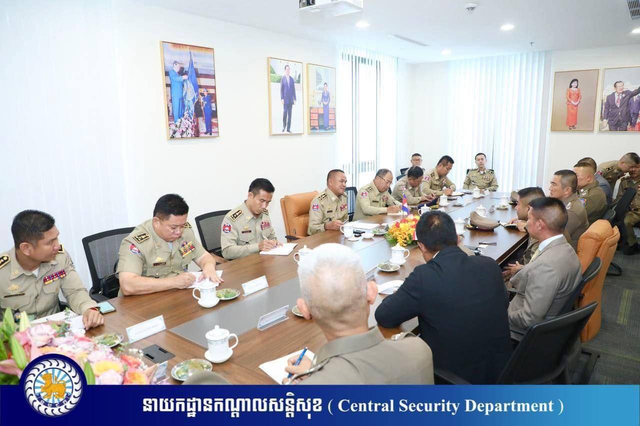នគរបាលកម្ពុជា-ថៃ ឃាត់ខ្លួនជនជាតិថៃ ចំនួន ០៤នាក់ ពាក់ព័ន្ធករណីឆបោកតាមប្រព័ន្ធអនឡាញ និងឃាតកម្មលើពលរដ្ឋថៃ ០១គ្រួសារ នៅខេត្តសាមុតប្រាកាន