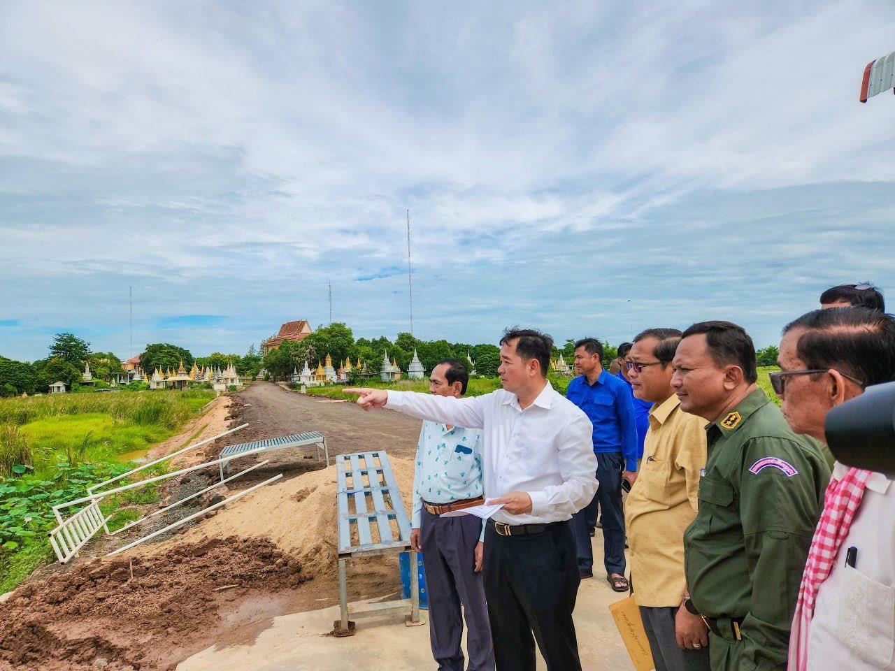 អភិបាលខេត្តកំពង់ចាម ចុះពិនិត្យទីតាំងសម្រាប់សាងសង់មណ្ឌលសុខភាព ក្នុងសង្កាត់បឹងកុក