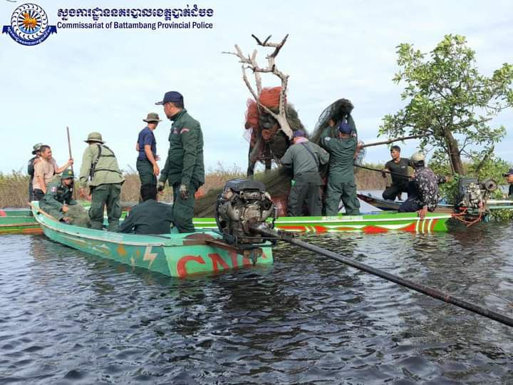 សមត្ថកិច្ចបន្តសហការចុះបង្រ្កាបបទល្មើសនេសាទខុសច្បាប់ក្នុងភូមិសាស្ត្រខេត្តបាត់ដំបងឱ្យដូចជាភ្លៀងរលឹម