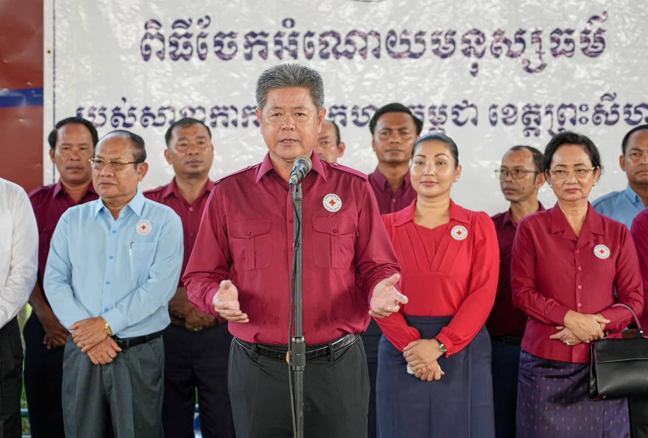 ឯកឧត្តម អភិបាលខេត្តព្រះសីហនុ៖ រដូវនេះជារដូវភ្លៀង មានជួបខ្យល់ និងភ្លៀងច្រើនរំខានដល់ការរកស៊ីទទួលទានរបស់ពលរដ្ឋ នឹងងាយកើតនូវជំងឺផ្សេងៗ ពិសេសជំងឺគ្រុនឈាម មិនថាកុមារ មនុស្សពេញវ័យ និងមនុស្សចាស់ក៏កើតជំងឺគ្រុនឈាមដូចគ្នា